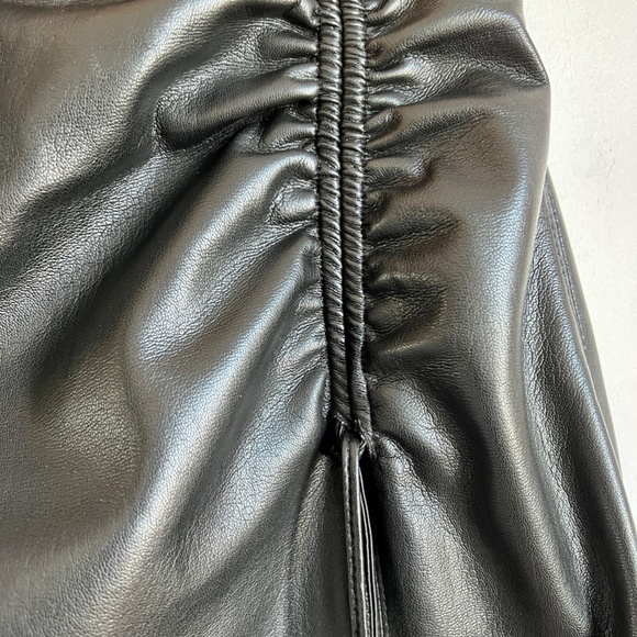 *SOLD* VEGAN LEATHER MID-LENGTH SKIRT Nanushka - Picture 8 of 8